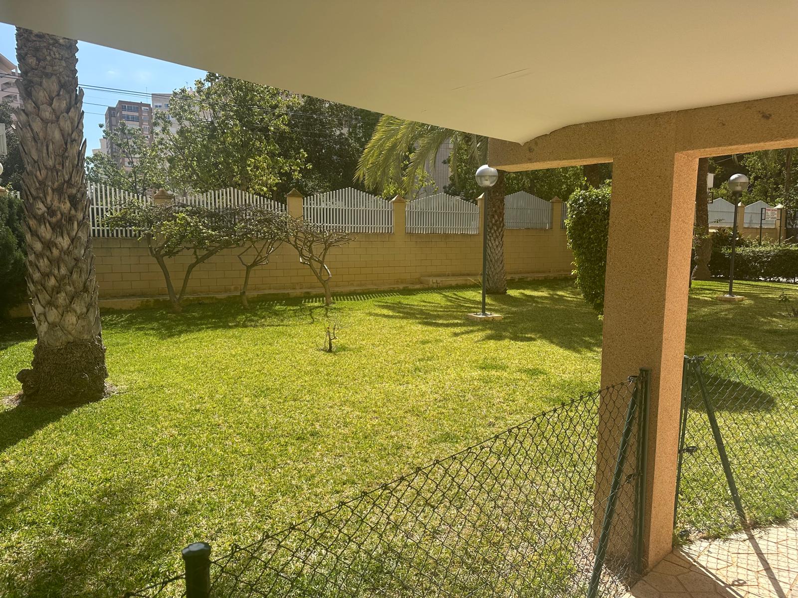 Jardín del complejo Flamingo Alicante